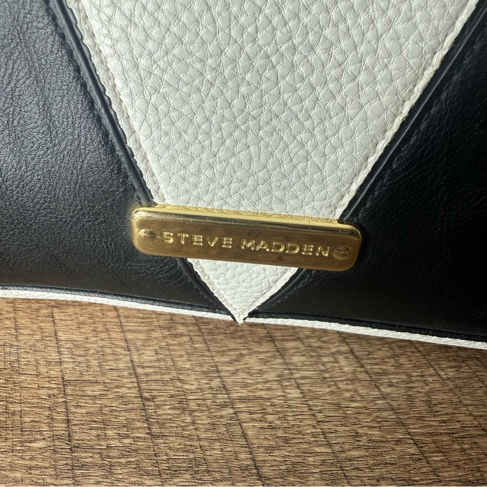 STEVE MADDEN Black White Colour Block Hand Bag Crossbody Strap Zipper PU *Flaw* - Picture 4 of 16